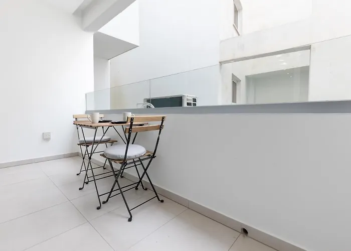 Zen 1 In * Ларнака